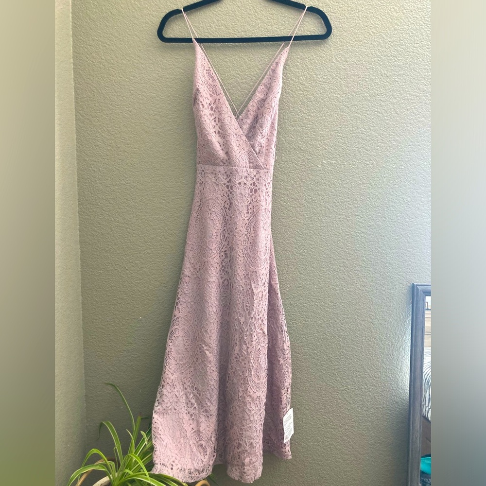 Backless lace dress